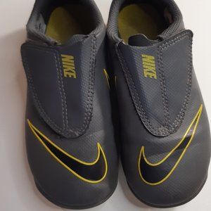 Nike soccer kids shoes